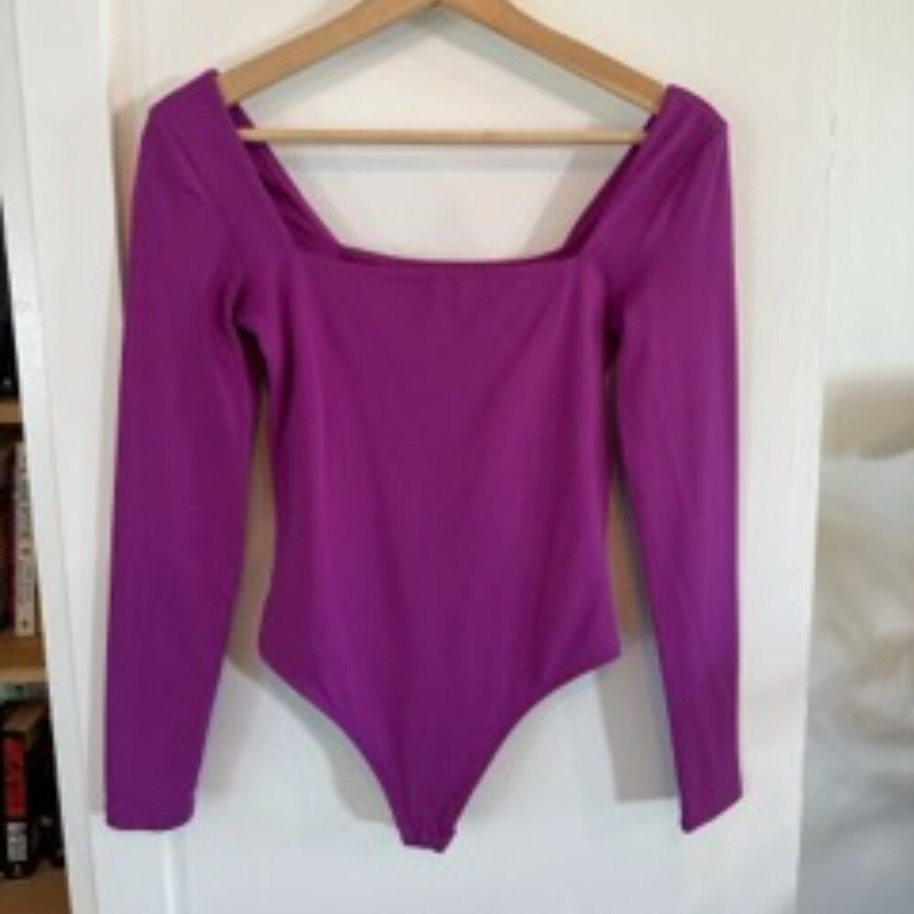 Aritzia Babaton Contour Squareneck Longsleeve Bodysuit